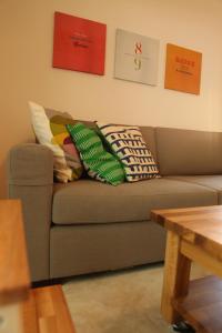 A seating area at Horizonte Seafront Suites