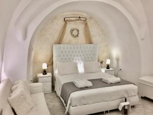 Voodi või voodid majutusasutuse Aeolos Art & Eco Suites Adults Only toas