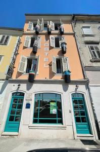 a building with two windows at Hostel Pipištrelo in Pula