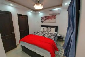 Giường trong phòng chung tại 4to nivel 2 habitaciones 2 baños Alma Rosa I