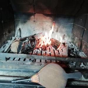A kúriában sütögetési lehetőséget kínál a vendégeknek