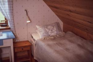 a small bedroom with a bed with a teddy bear pillow at Brösarp Källagården Vindsvåning 2 rum och kök in Brösarp