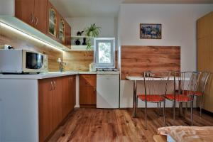 Η κουζίνα ή μικρή κουζίνα στο Apartmány Anna