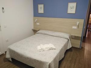 a bedroom with a bed with two towels on it at LA VILLA DE ORGAZ in Orgaz