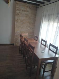 a dining room with a wooden table and chairs at LA VILLA DE ORGAZ in Orgaz