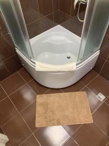 Ένα μπάνιο στο Hotel Cisar