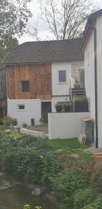 a white house with a fence in front of it at Haus am Bächle in Stephanshart