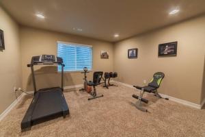 Gorgeous New Home - Theatre, Gym, & Mountain views