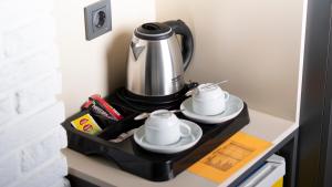 Příslušenství pro přípravu čaje a kávy v ubytování Estera Hotel Silent