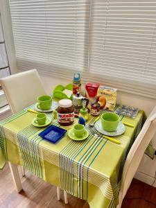 a table with a yellow and green table cloth at Heloise42 in Palermo