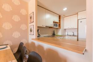 A kitchen or kitchenette at Duplex Paraiso Dream - TENESOL RENTALS