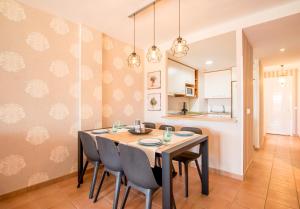 A kitchen or kitchenette at Duplex Paraiso Dream - TENESOL RENTALS