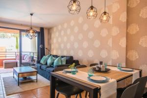 A seating area at Duplex Paraiso Dream - TENESOL RENTALS
