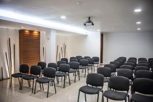 The business area and/or conference room at Hotel Soberanis