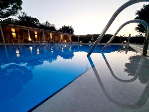 Bazén v ubytování Abella Hotel nebo v jeho okolí