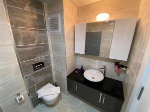 Koupelna v ubytování Arya Apart Kundu Hotel + 23 fotografií