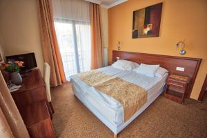 Postel nebo postele na pokoji v ubytování Hotel Viktória