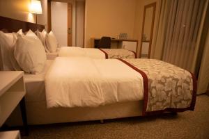 Postel nebo postele na pokoji v ubytování Trakya City Hotel