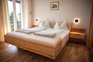 A bed or beds in a room at Villa Ladurner