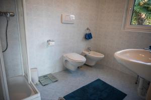 A bathroom at Villa Ladurner