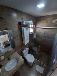 a bathroom with a toilet and a sink at Flats Ouro Gramado Localizado a 900 metros da entrada do Centro de Gramado in Gramado +56 photos
