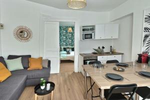 a living room with a couch and a table at F2 LA PAUSE EBROICIENNE PROXIMITE GARE in Évreux