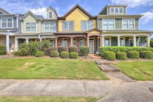 Gallery image of Macon Townhome with Patio, 5 Miles to Downtown! in Macon