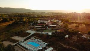 an aerial view of a house with a swimming pool at Il Pozzo Country House in Collescipoli