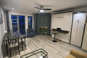 Area soggiorno di Magog Waterfront Studio 106