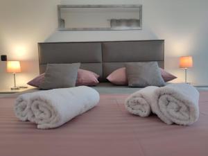 a bedroom with a bed with white towels on it at Apartment Sve u 5 minuta in Zadar