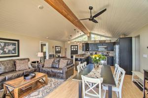 een woonkamer met een bank en een tafel bij Updated Lakefront Home with Game Room and Fireplace! in Nine Mile Falls