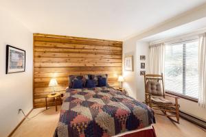 Postel nebo postele na pokoji v ubytování Huntington Lake Condo 92