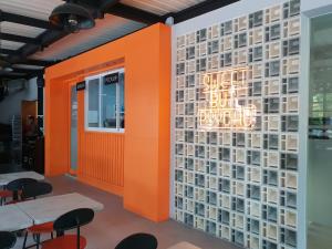 Um restaurante ou outro lugar para comer em Sambina Prime