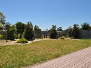 Um jardim em Sunnyside - Surf Side, Linen and Wifi included