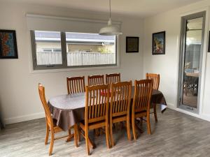 Foto da galeria de Sunnyside - Surf Side, Linen and Wifi included em Inverloch