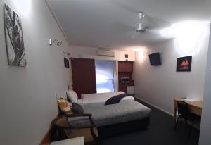 Ayr Traveller's Motel客房内的一张或多张床位