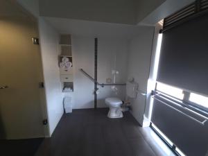 Ayr Traveller's Motel的一间浴室