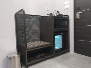 ジャカルタにあるSambina Primeのエンターテイメントセンター(テレビ付)