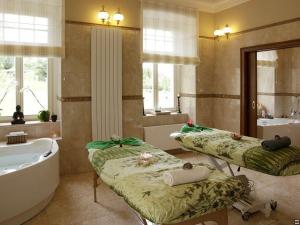 Koupelna v ubytování Hotel Zámek Berchtold + 37 fotografií