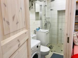 Ванная комната в Cozy City Veerenni studio
