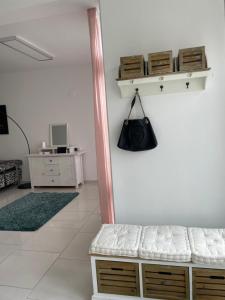 Kuchyň nebo kuchyňský kout v ubytování Stadtsuite mit Sauna in Wiener Neustadt 135 m2
