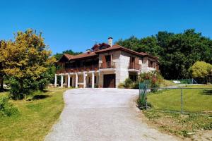 a large house on a hill with a driveway at Espectacular Casa con Piscina en Allariz in Allariz