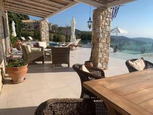 Foto dalla galleria di Villa Salina Luxury Pool Villa a Kechria