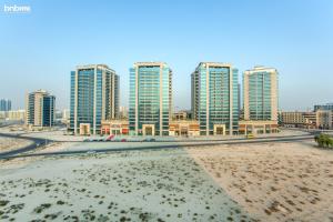 Nespecifikovaný výhled na destinaci Dubaj nebo výhled na město při pohledu z apartmánu