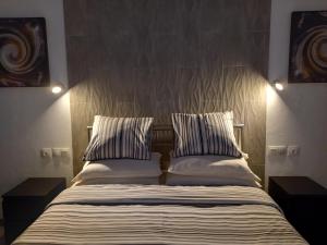 מיטה או מיטות בחדר ב-Caleta Holiday Bungalow