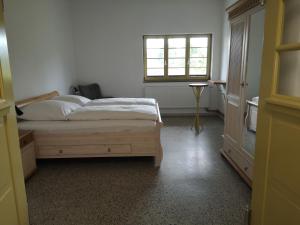 Ein Bett oder Betten in einem Zimmer der Unterkunft Bahnhof Hohen Mistorf