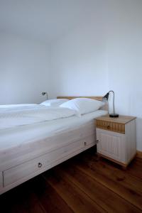Ein Bett oder Betten in einem Zimmer der Unterkunft Bahnhof Hohen Mistorf