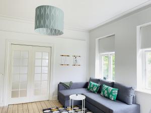 Posezení v ubytování aday - City Central Mansion - 1 bedroom apartment with garden