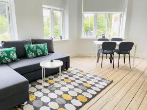 Posezení v ubytování aday - City Central Mansion - 1 bedroom apartment with garden