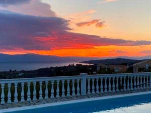 Fotografia z galérie ubytovania Iron Hill Pool Villa - Amazing Sunset & Sea View v destinácii Porto Heli